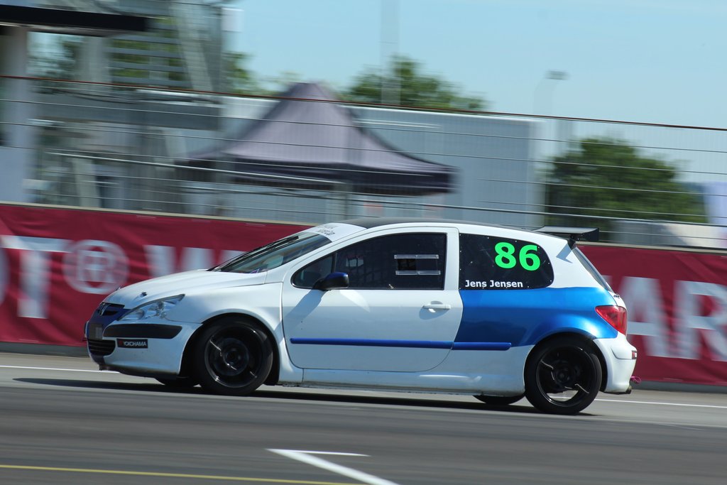 Weekenden sluttede desværre hurtigt for Jens Jensen. Motoren i Peugeot 307’eren gav op efter kun få omgange, hvorefter han var tilskuer resten af weekenden
(Foto: JJ Media)
